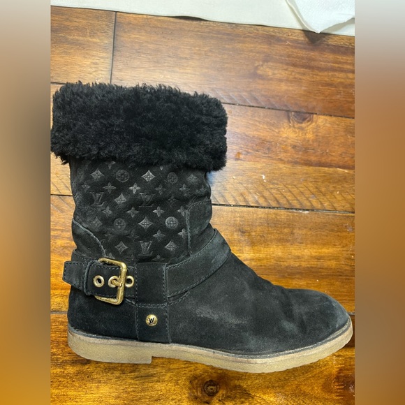 Louis Vuitton Authentic Black Suede Shearling Monogram Boots sz 39 (8.5/… - Picture 8 of 8